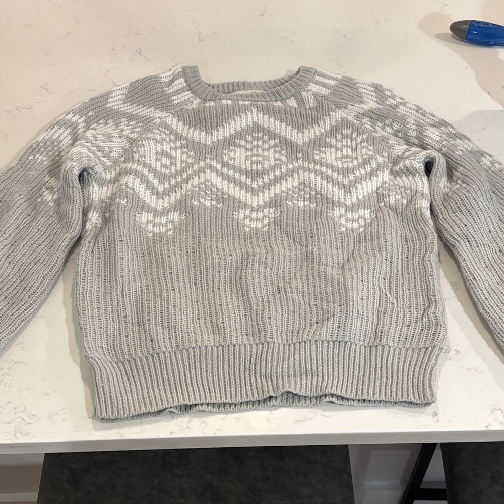 Francesca's Collections Gray and White Sweater